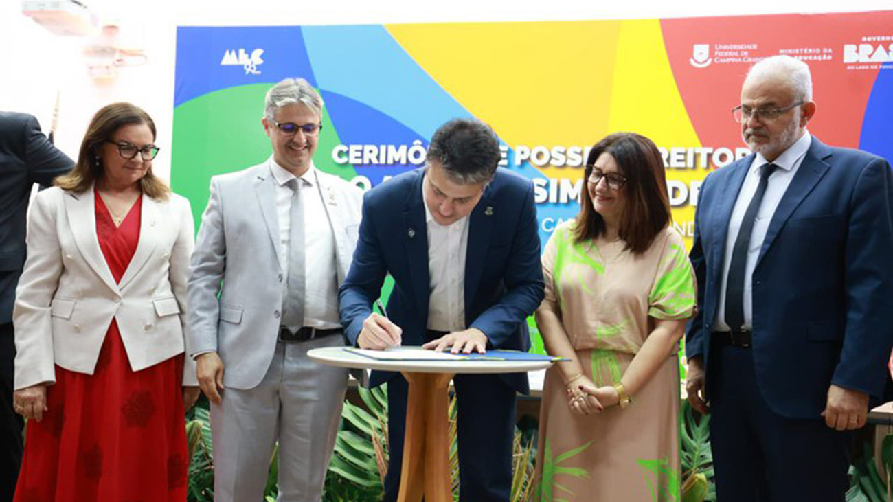 Reitor da UFCG é empossado pelo ministro da Educação