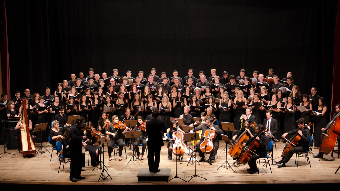 Músicos participam da semifinal do Femag no Teatro Procópio Ferreira