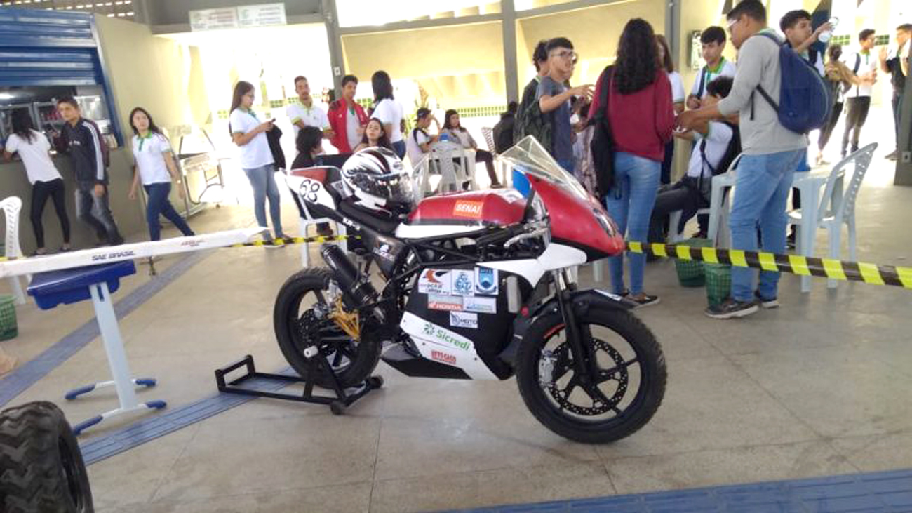 Estudantes da UFPB produzem moto de corrida para competição